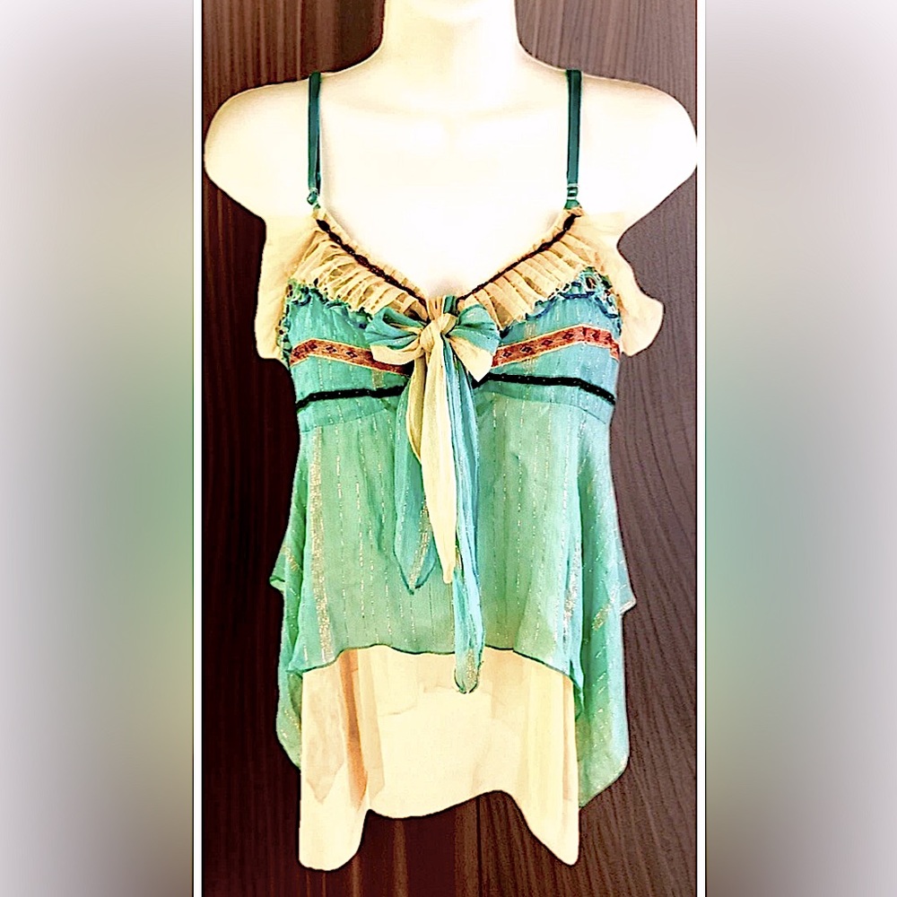 🩵ANDREW & CO🩵 SPARKLE BEADED RUFFLE BUST LAYERED HANDKERCHIEF HEM SMOCK TOP EUC